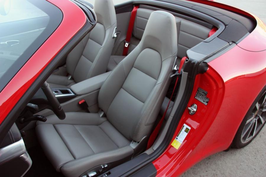  Porsche 911 Carrera Cabriolet 2012 года  (фото 17 из 19)